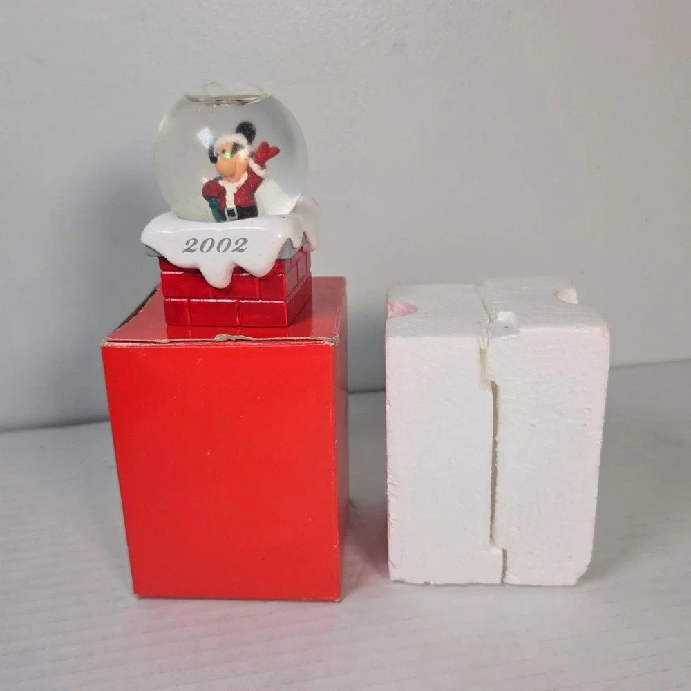 Disney Mickey Mouse‎ Snow Globe 2002 JCPenney Christmas Chimney
